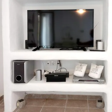 Cheerful 2 Bedroom With Pool. Villa Parikia (Paros)